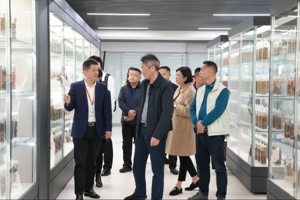 OvbjcNFmii.jpg OvbjcNFmii.jpg